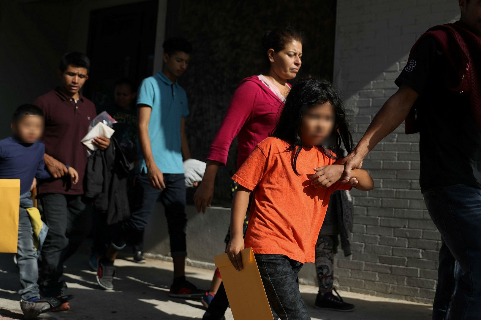 Padres migrantes desconocen paradero de sus hijos