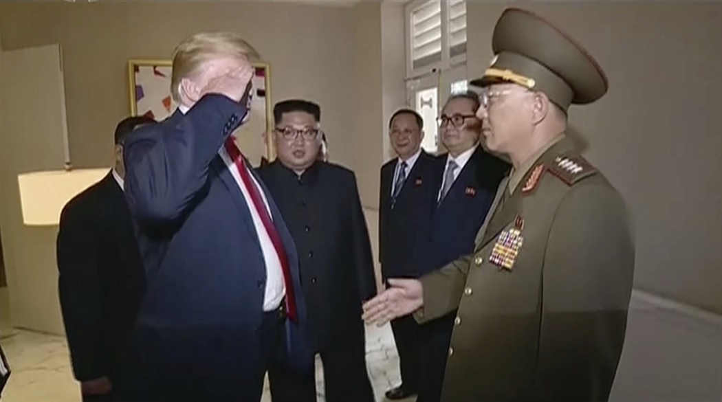 Critican Trump saludo militar general norcoreano