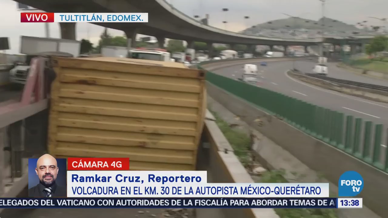 Volcadura de tráiler afecta 8 kilómetros de la autopista México-Querétaro