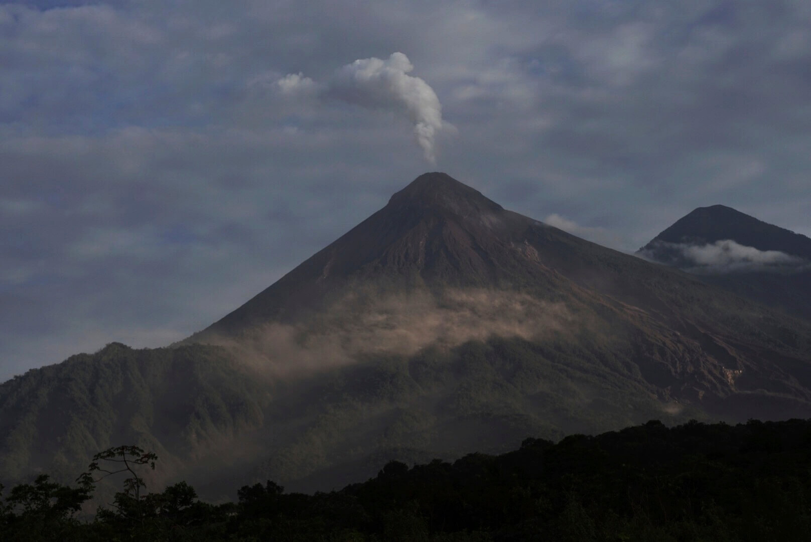 Volcán de Fuego aumenta actividad explosiva en Guatemala