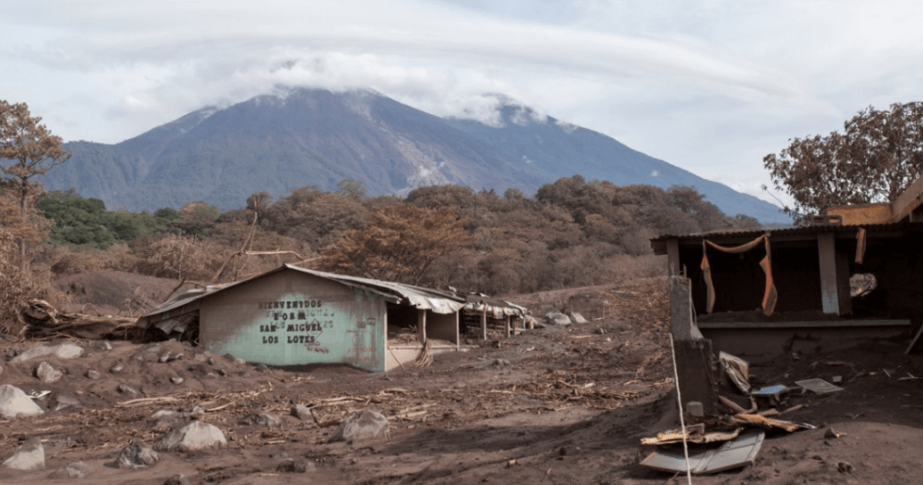 Nuevo lahar desciende del Volcán de Fuego de Guatemala