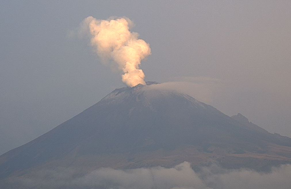 Volcán Popocatépetl emite 19 exhalaciones de baja intensidad