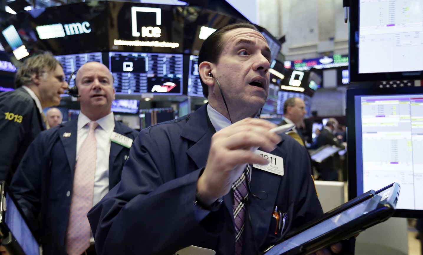 Wall Street a la baja tras imposición de aranceles a China