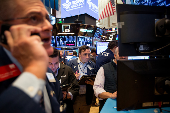Wall Street fortalece ganancias por energéticos y bancarios