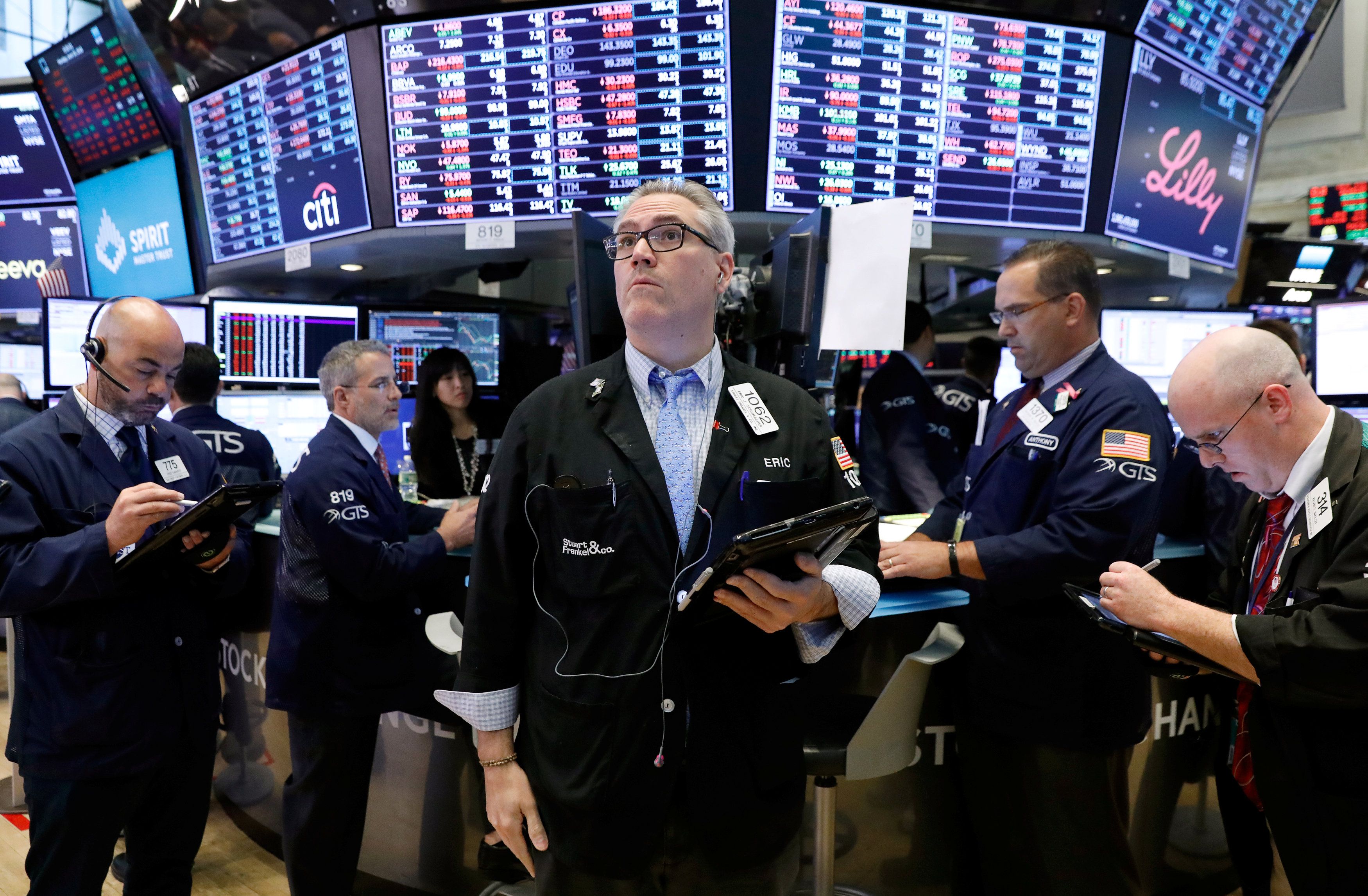 Wall Street registra ganancias a media sesión, Nasdaq sube
