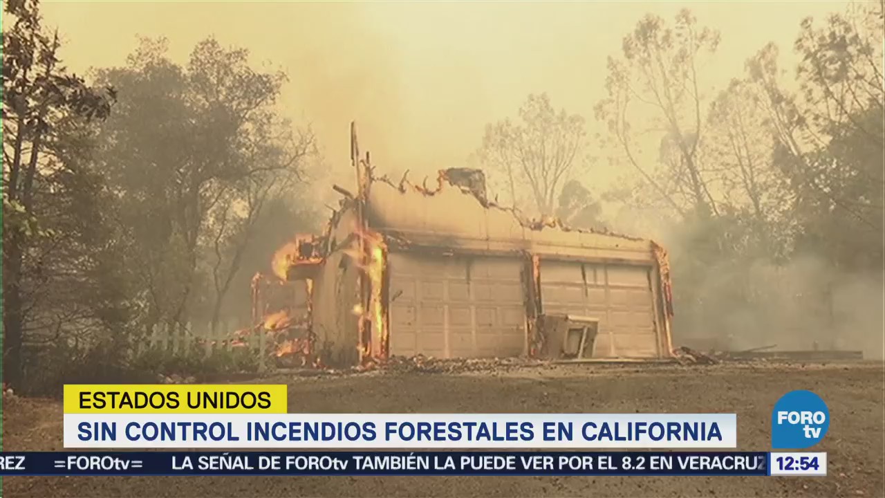 12 mil bomberos combaten incendios forestales en California