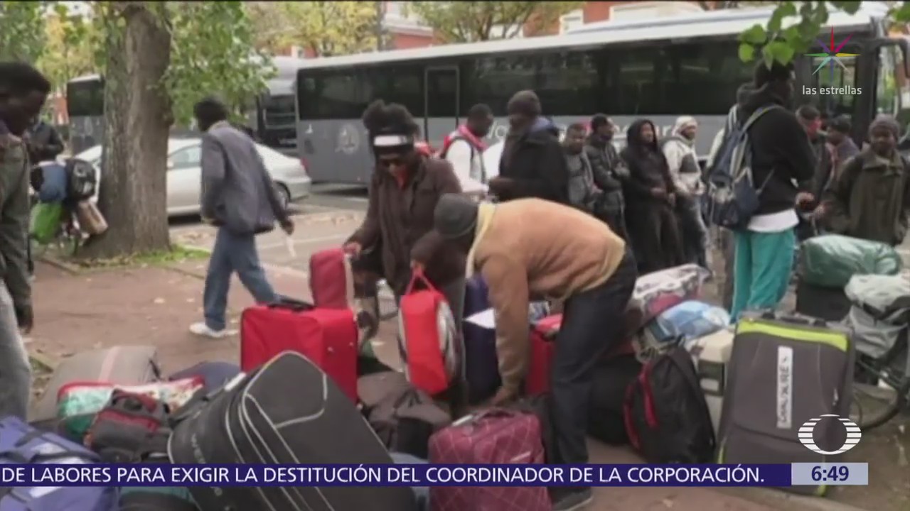 200 niños migrantes viven en calles de París, Francia