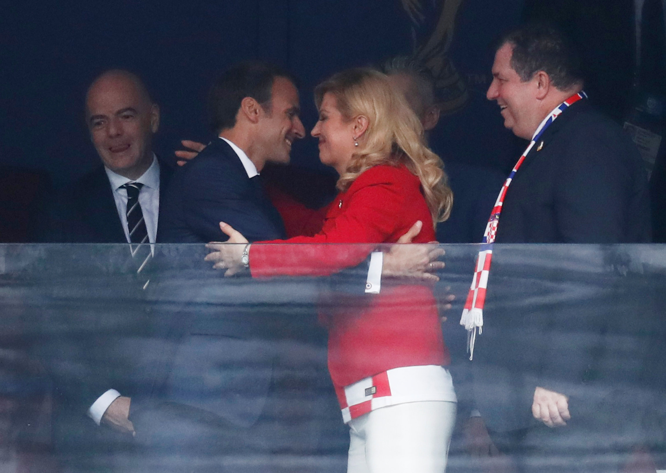 Presidentes de Francia y Croacia disfrutan juntos la final del Mundial