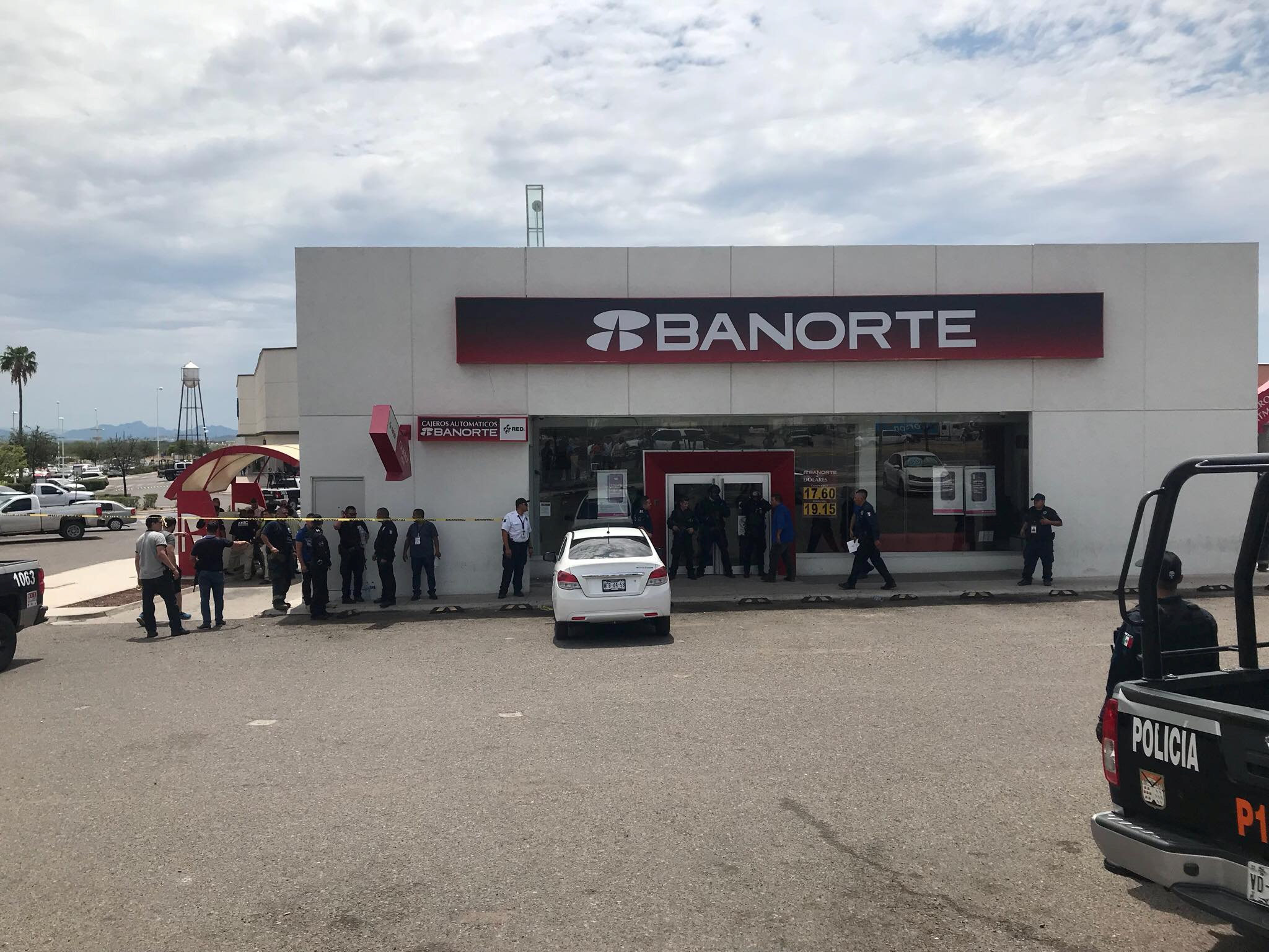 Comandante narra rescate de tres mujeres rehenes en banco de Hermosillo
