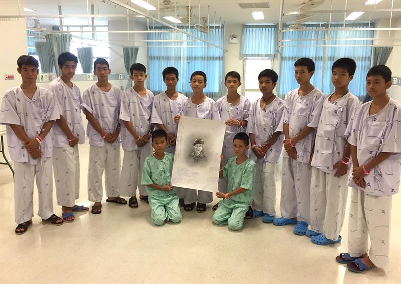 niños tailandeses buzo rescate murio operativo