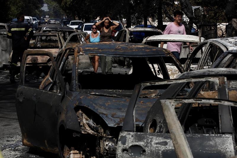 Suman 50 muertos y 150 heridos por incendios forestales en Grecia