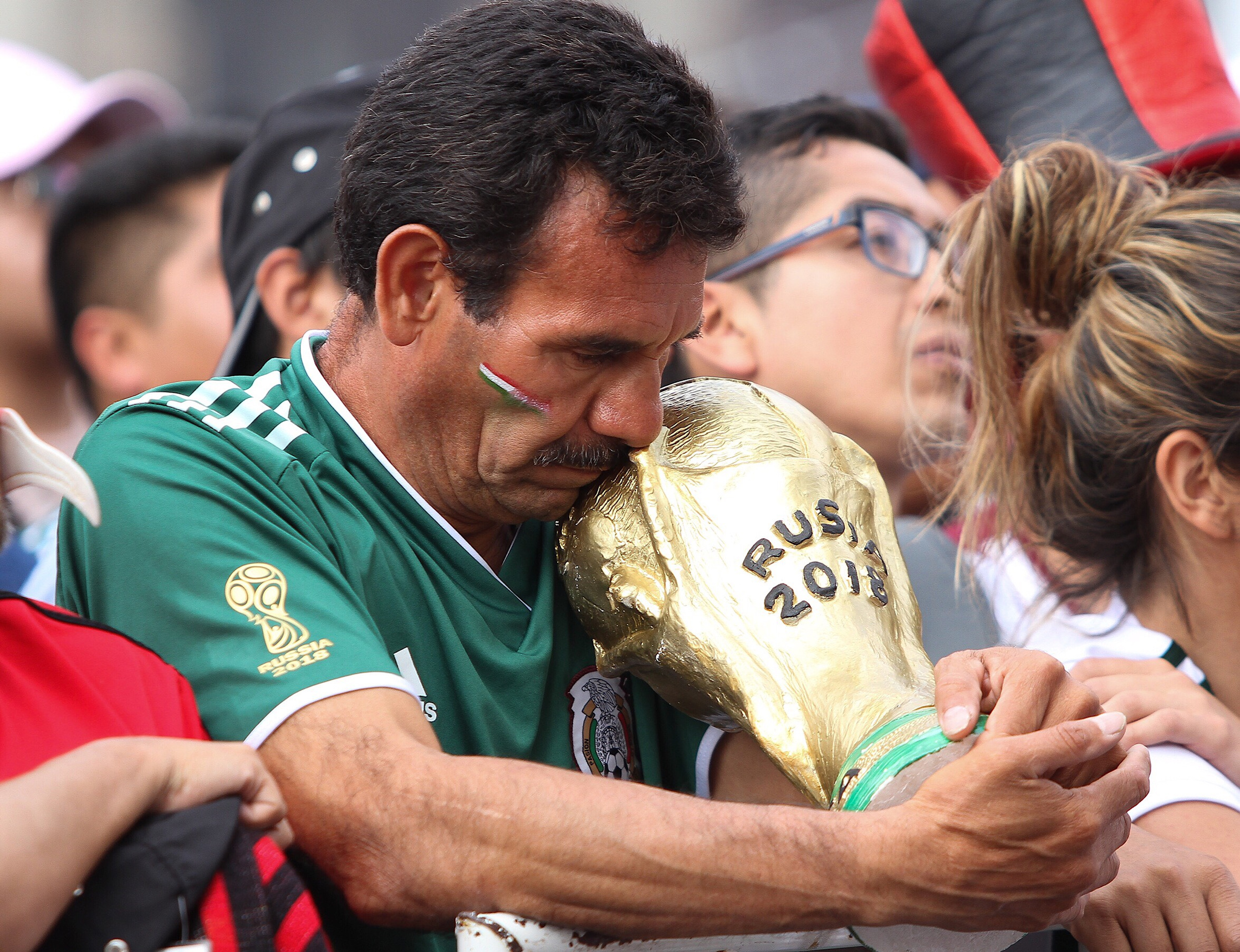 Aficionados apoyan hasta el final a Selección Mexicana