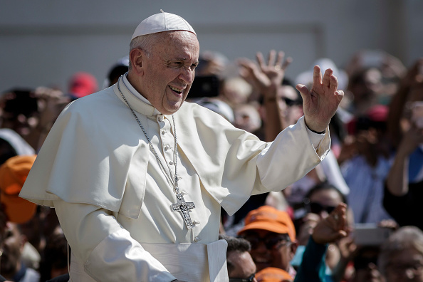 AMLO invita formalmente al Papa a foro por la paz