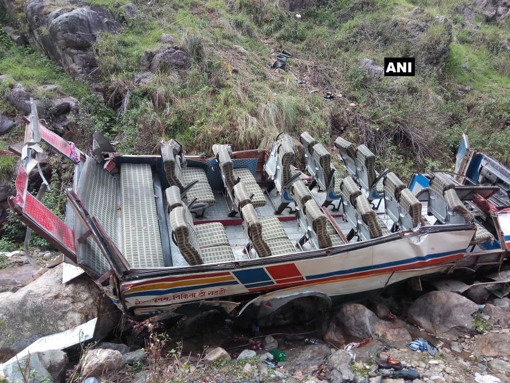 mueren 44 personas caer autobus barranco india