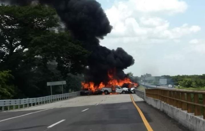 Accidente en carretera de Veracruz deja 5 calcinados