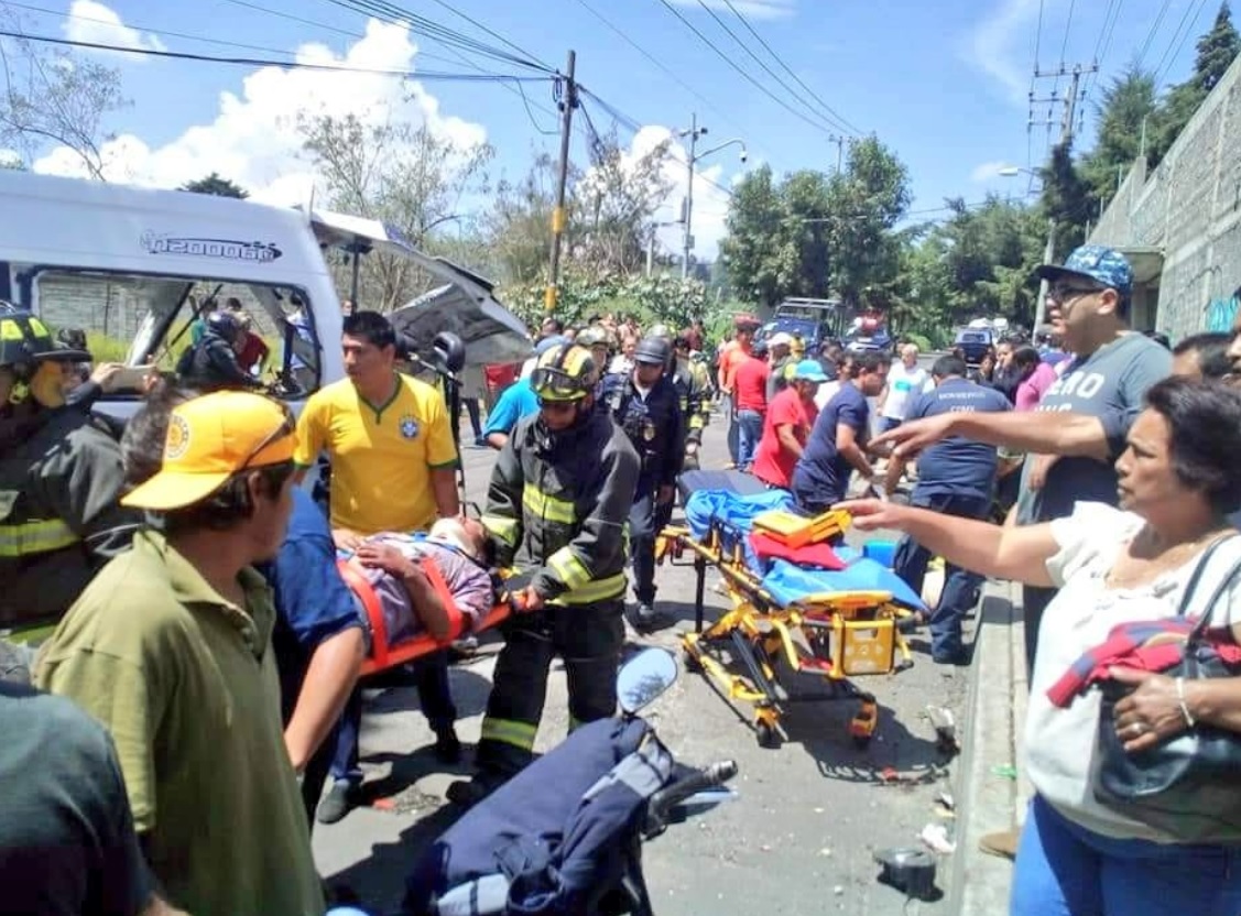 Amieva visita a lesionados del accidente en la carretera Xochimilco-Topilejo