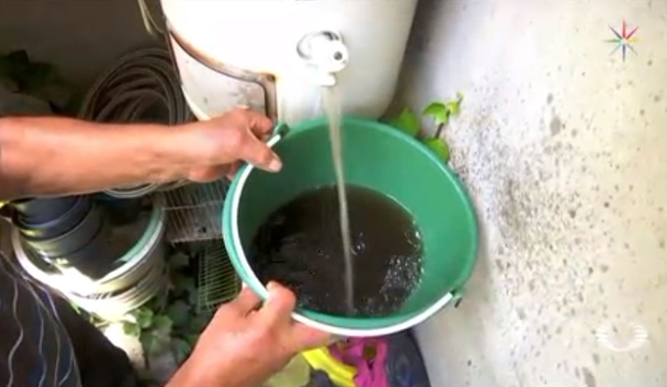 vecinos ciudad nezahualcoyotl reciben agua contaminada y olor fetido