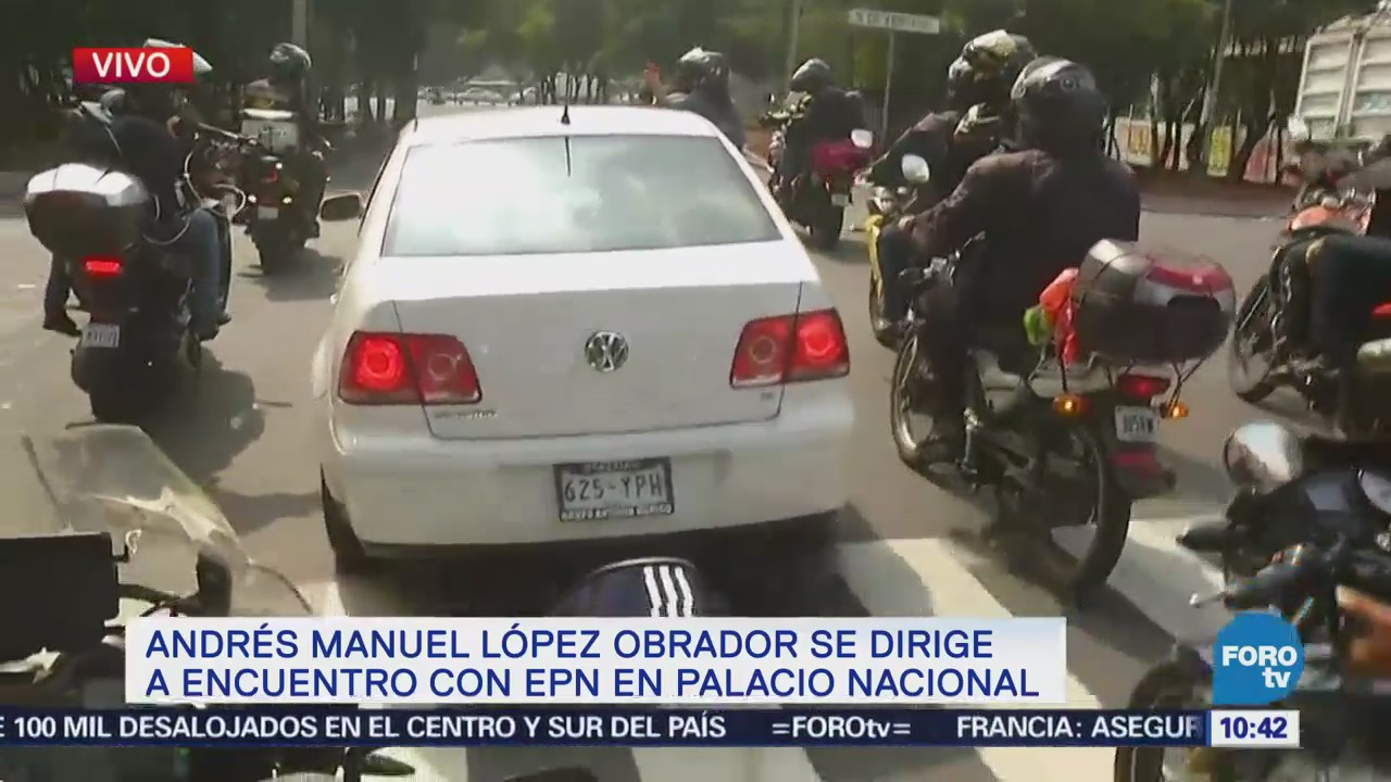 AMLO se aproxima a Palacio Nacional para reunirse con Peña Nieto