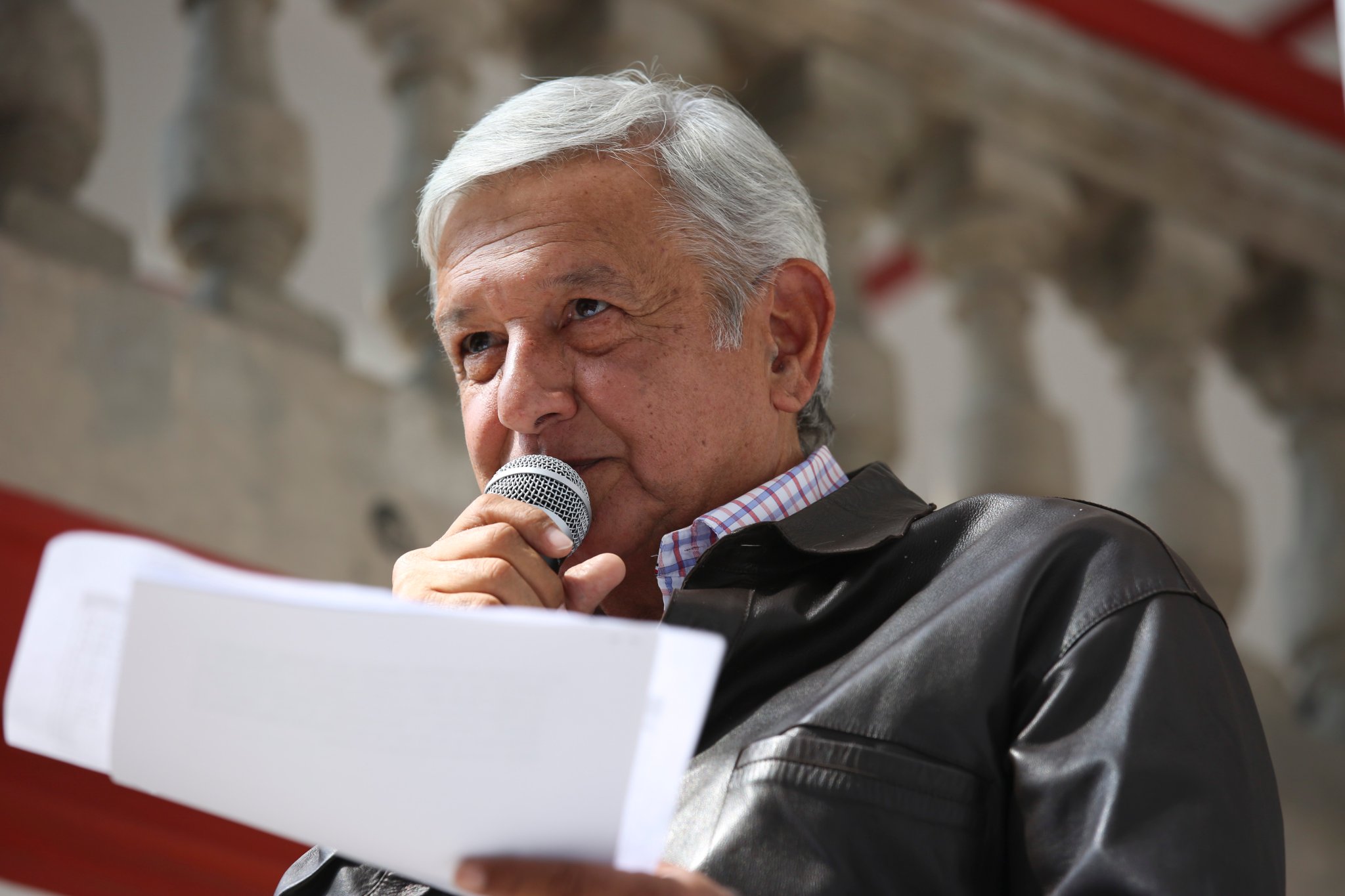 Multa del INE a Morena, golpe político, dice López Obrador