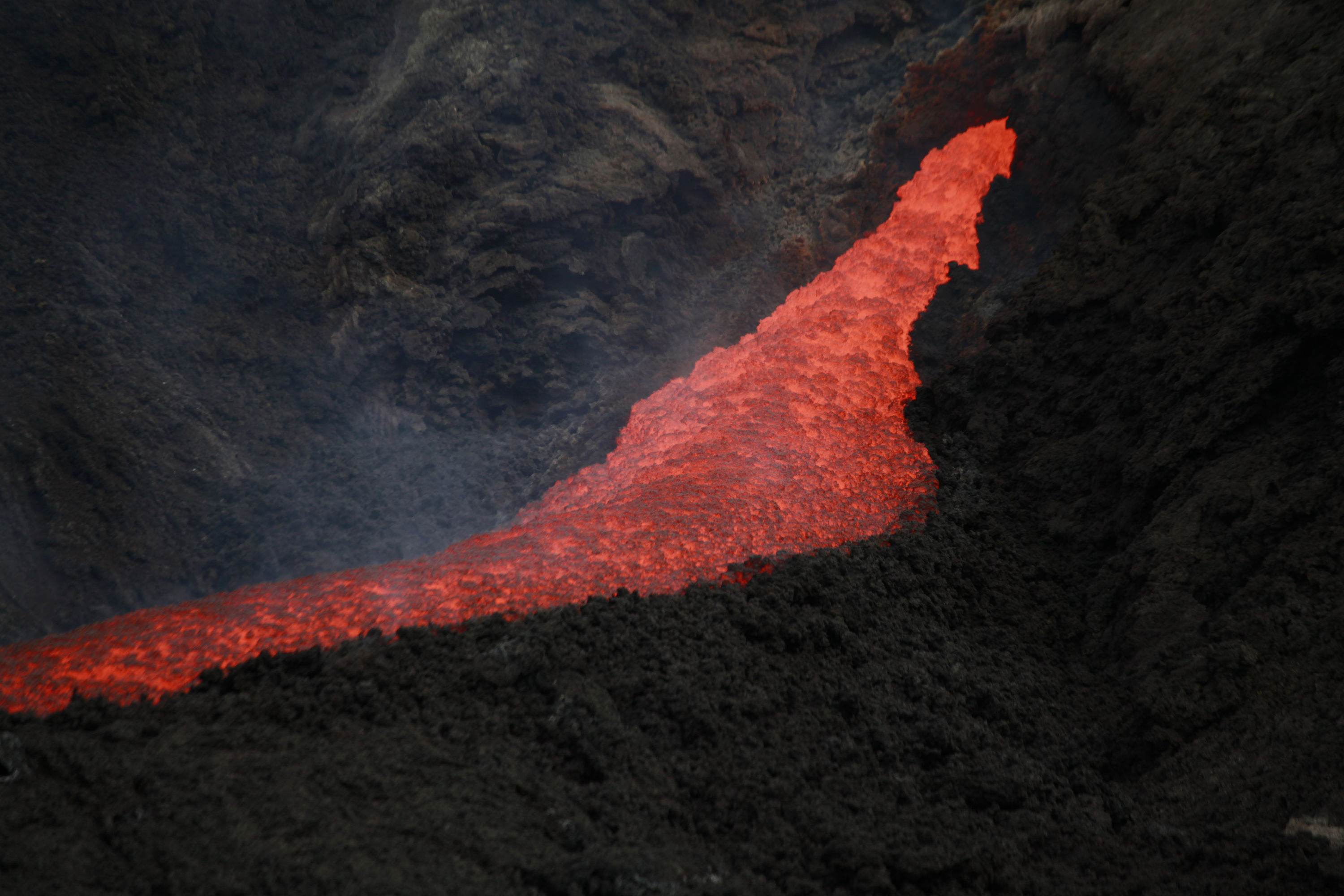 Volcán Pacaya de Guatemala continúa con un flujo de lava
