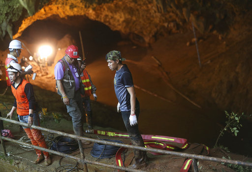 Inicia rescate de niños atrapados en cueva de Tailandia