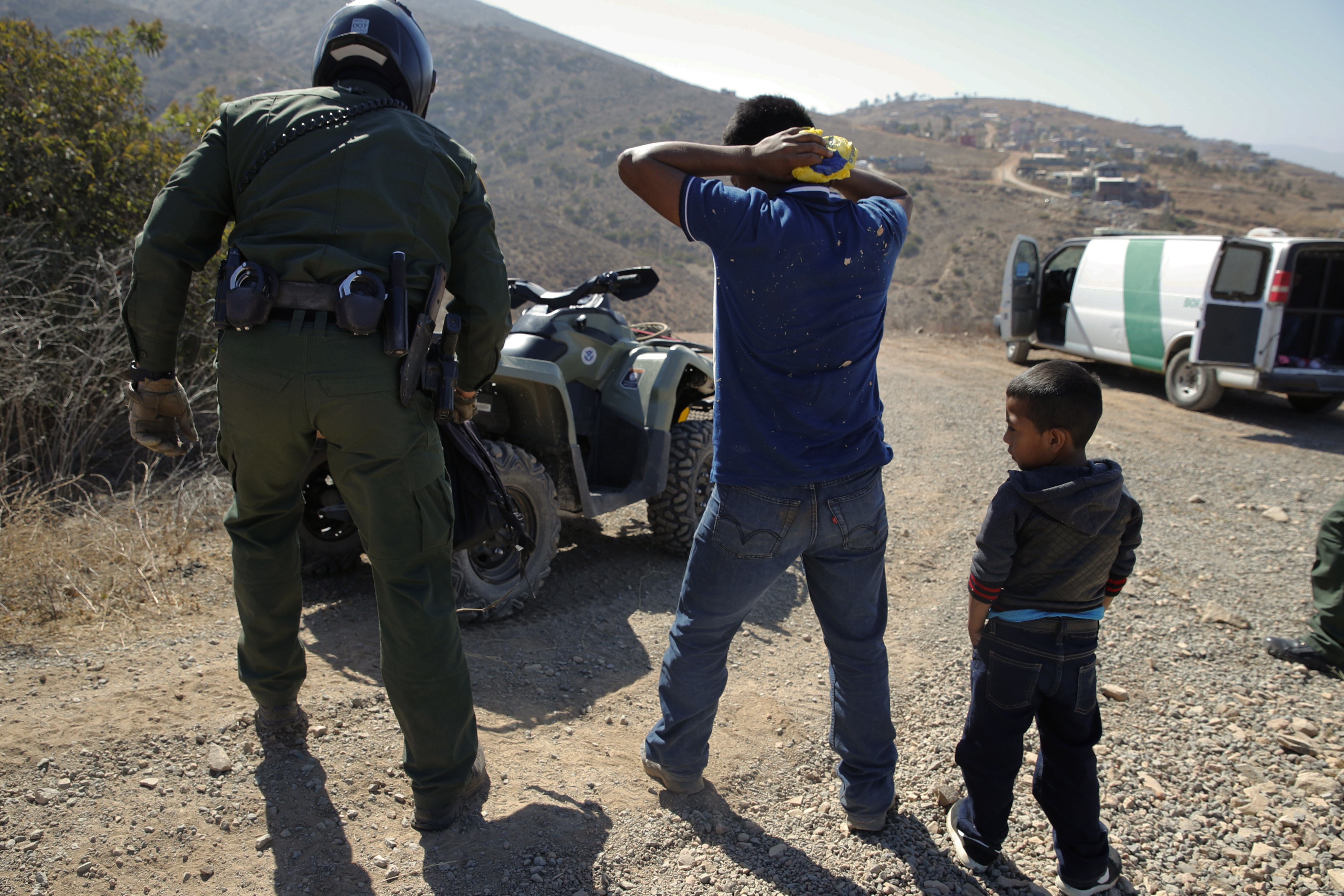 Bajan las detenciones de indocumentados en la frontera EU-México
