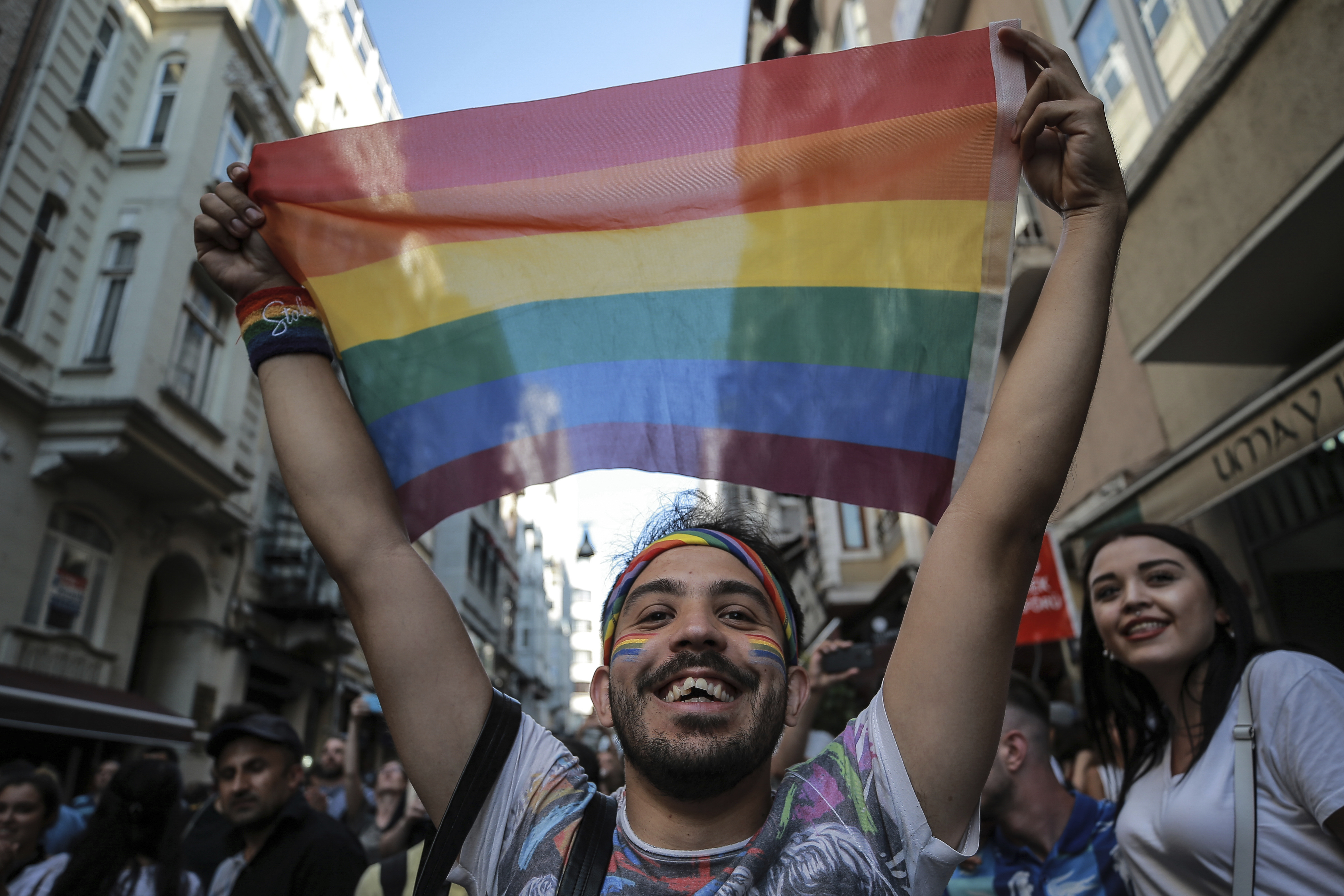 Policía en Estambul impide la tradicional marcha gay