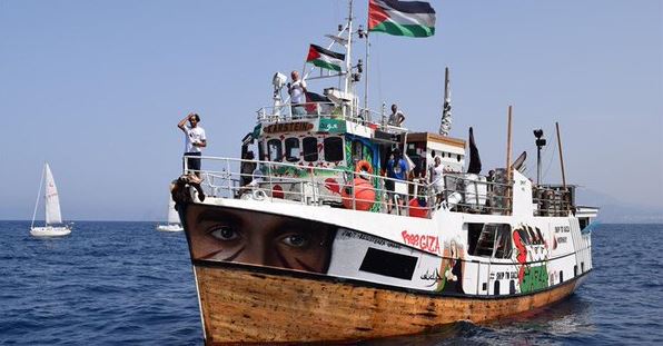 Israel intercepta barco que intentó romper bloqueo de Gaza