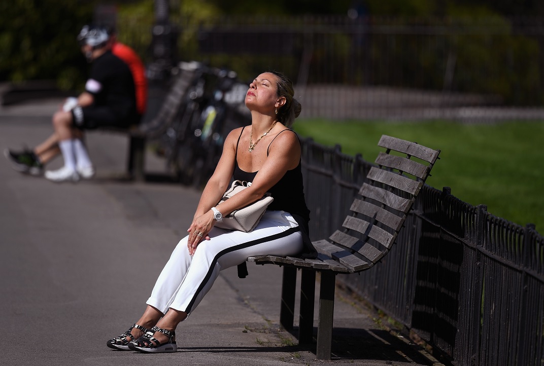 Alerta en Reino Unido por calor; piden evitar sol completo