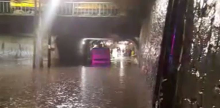 rescatan guadalajara pasajeros camion foraneo tunel