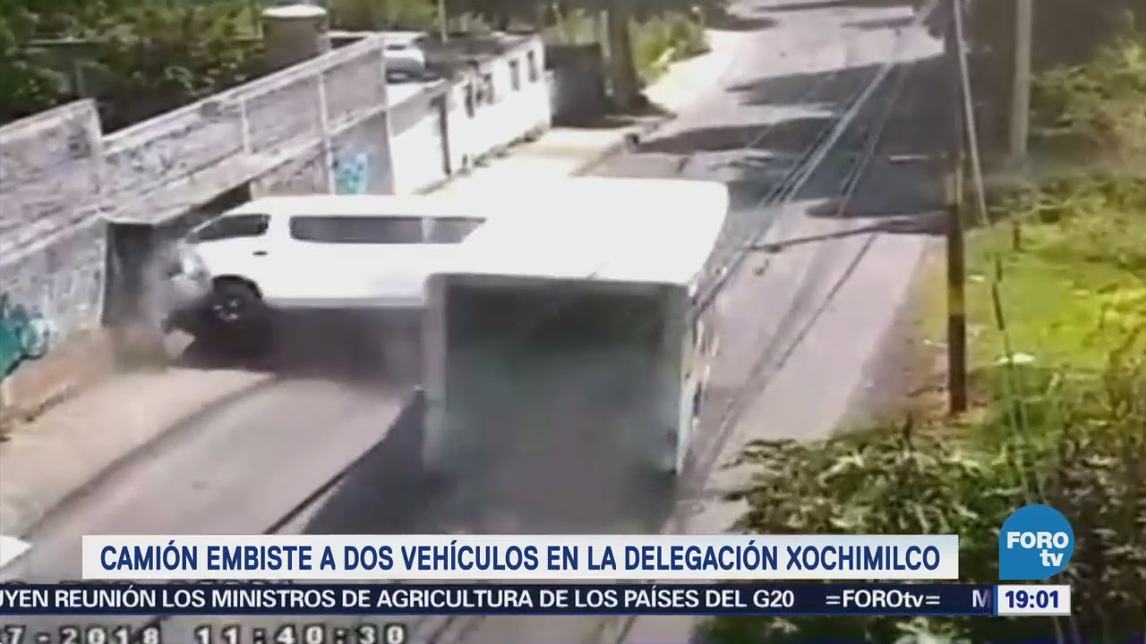 Camión Embiste Vehículos Delegación Xochimilco Camioneta Urvan