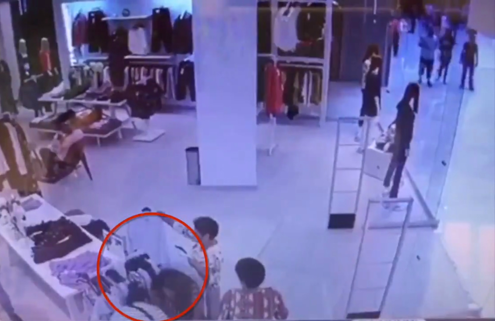 Captan robo ropa en tiendas de Guadalajara, Jalisco