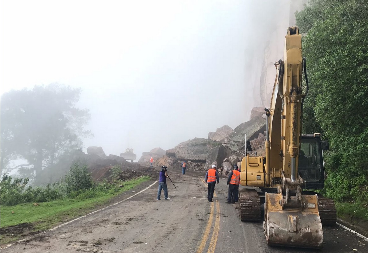 Cierran carretera federal Durango-Mazatlán nuevo derrumbe