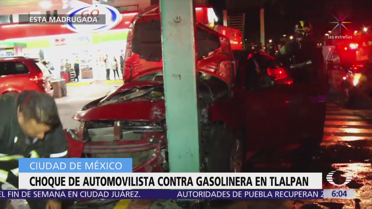 Choca automóvil contra gasolinera en Tlalpan, CDMX
