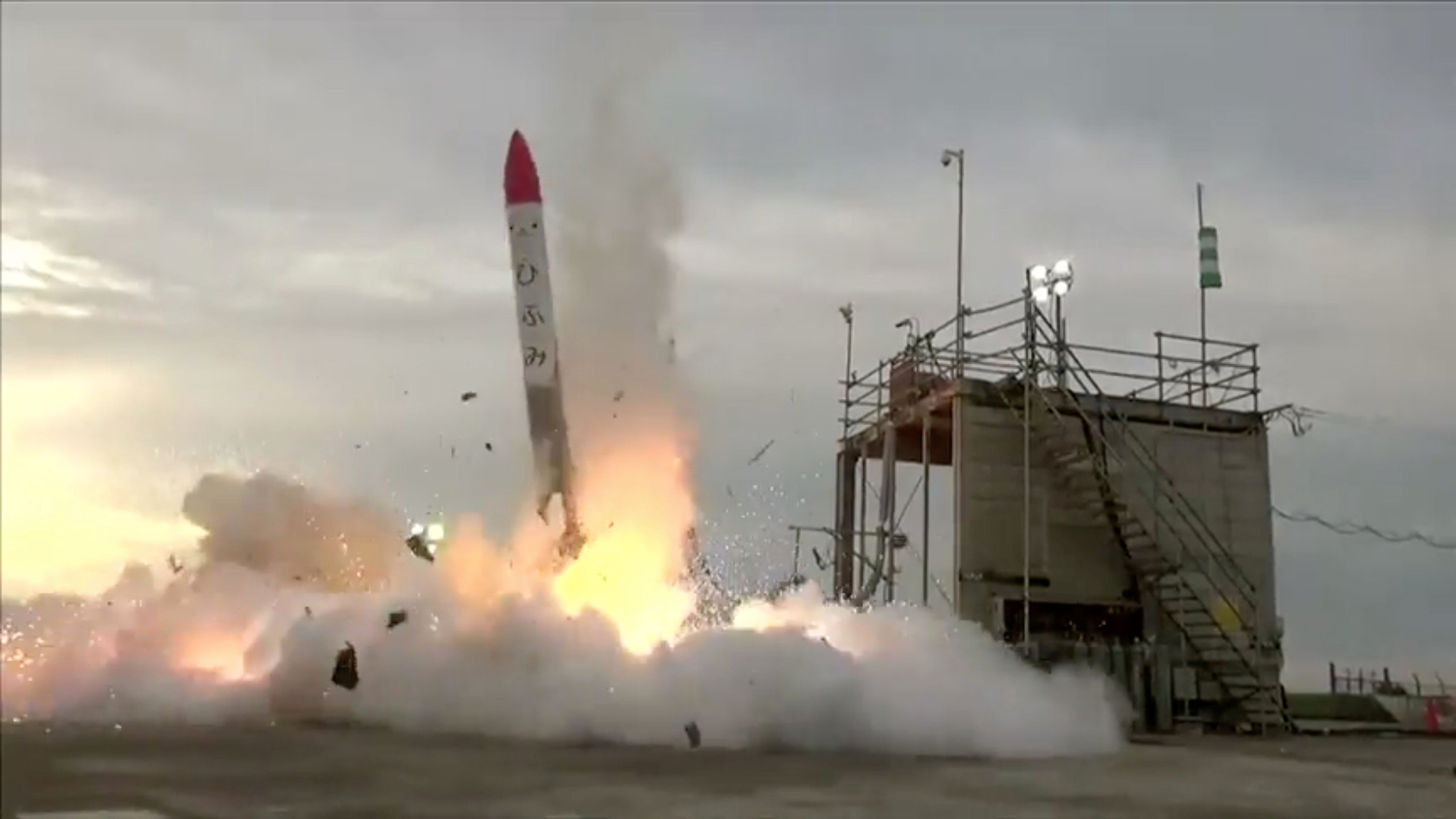 Cohete japonés MOMO-2 se estrella durante lanzamiento
