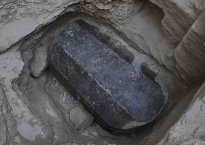 sarcofago-granito-negro-encontrado-alejandria-egipto-durante-excavacion-arqueologica