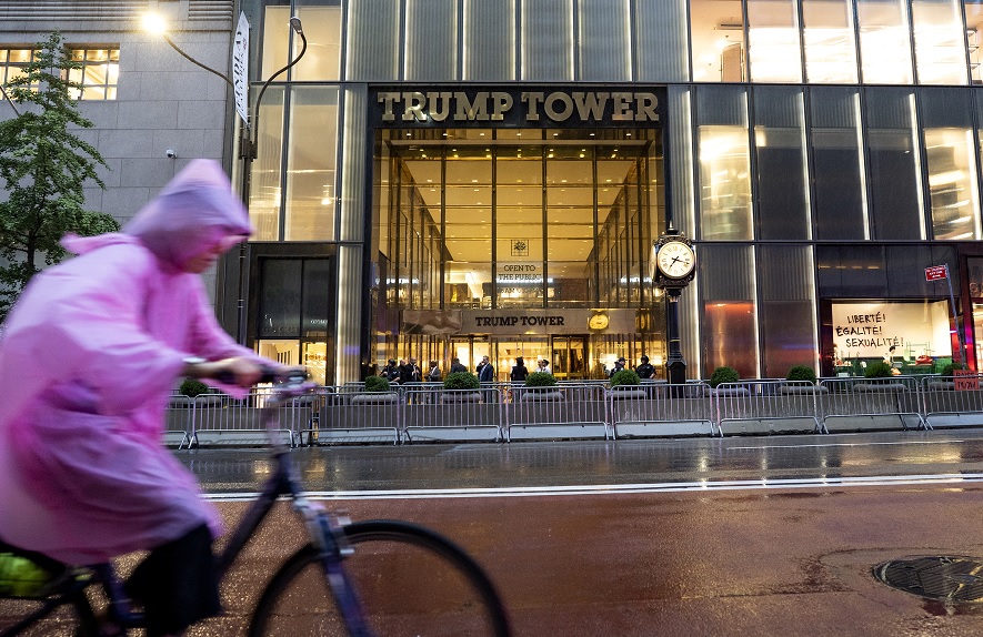 Descartan peligro investigar paquetes sospechosos Torre Trump NY