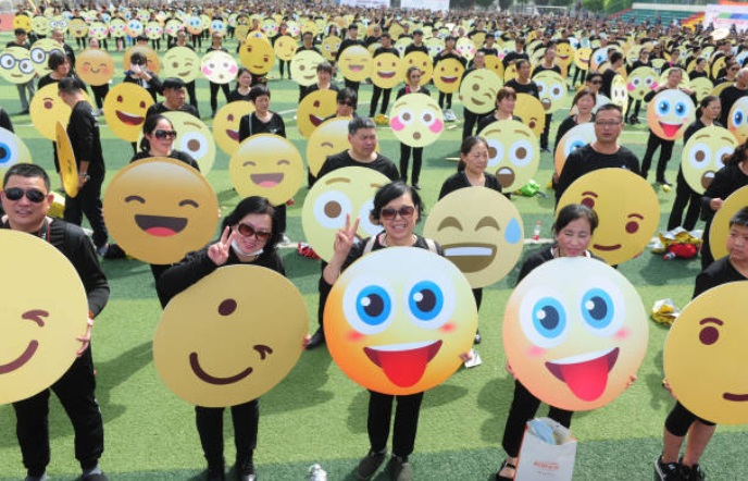 Usuarios de redes sociales celebran Día Mundial de Emoji