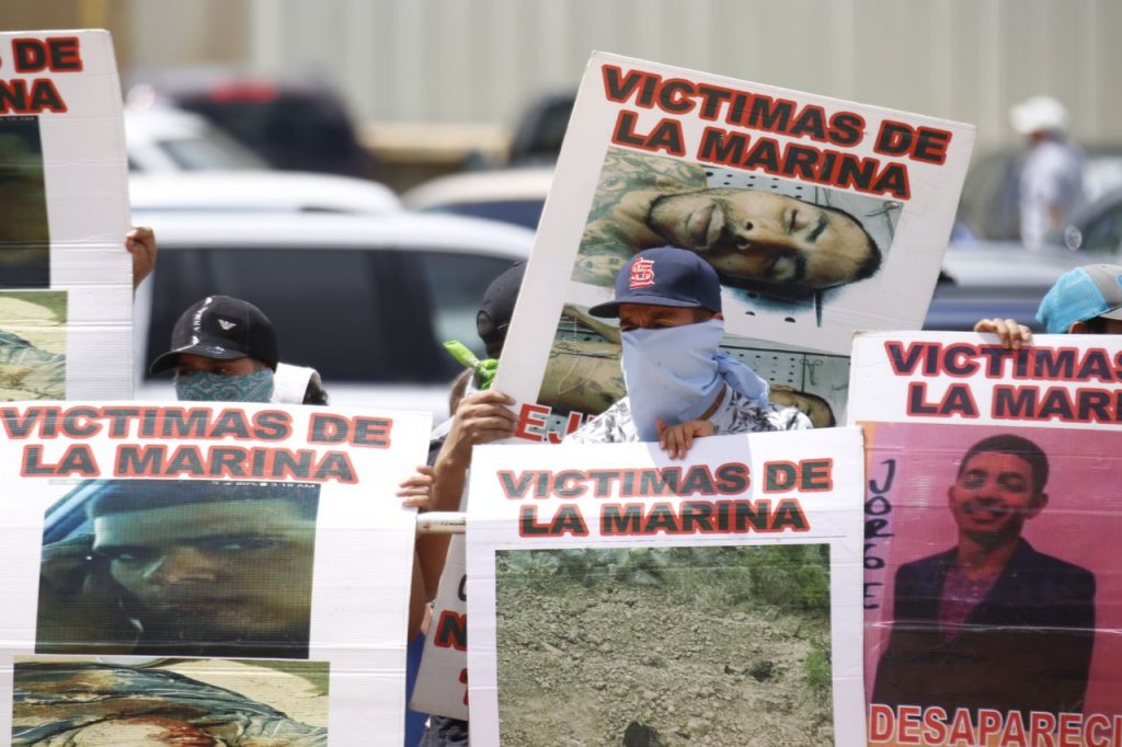 Encuentran armas y pancartas sobre desaparecidos en Nuevo Laredo