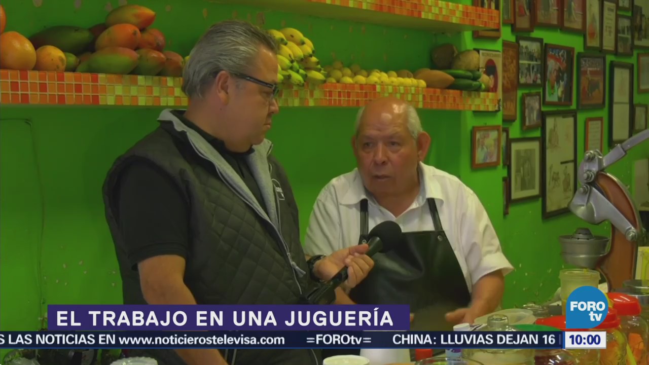Enrique Muñoz visita una juguería con 77 años en la CDMX