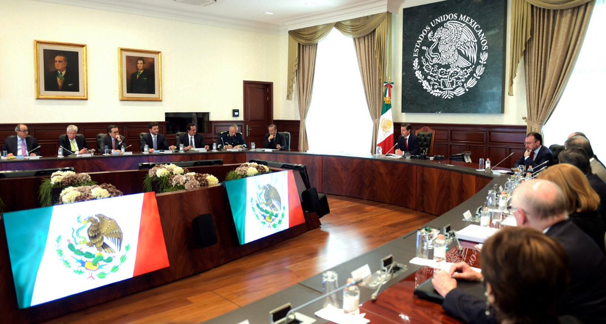 EPN revisa con Gabinete compromisos y procedimiento de cambio de poderes