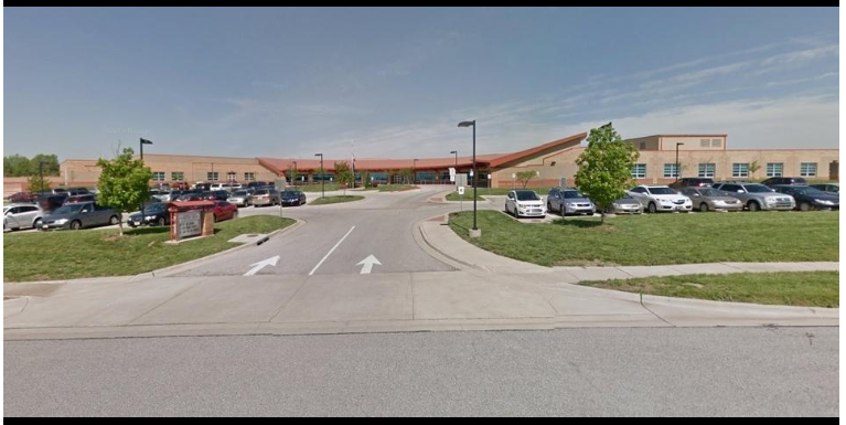 Dos adultos graves tras tiroteo en escuela de Kansas
