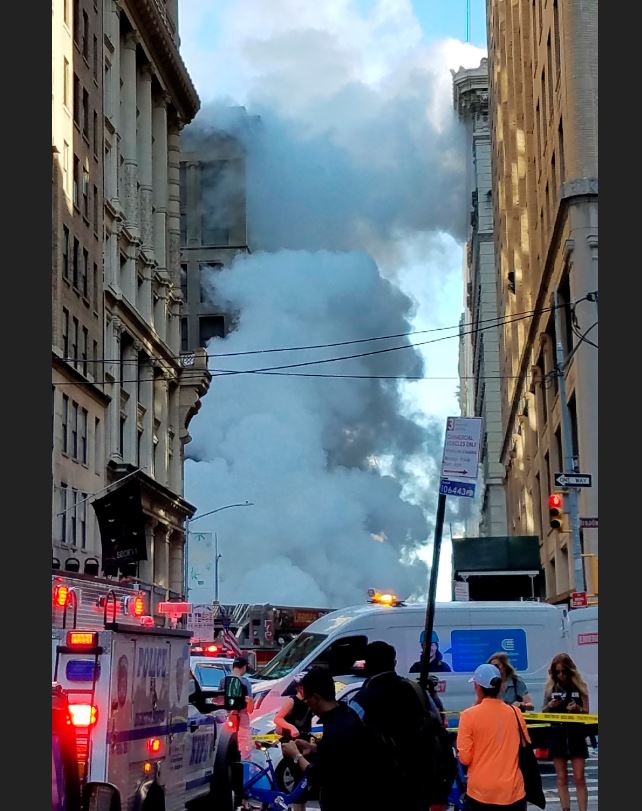 Estalla tubería de vapor en Manhattan, NY. (AP)