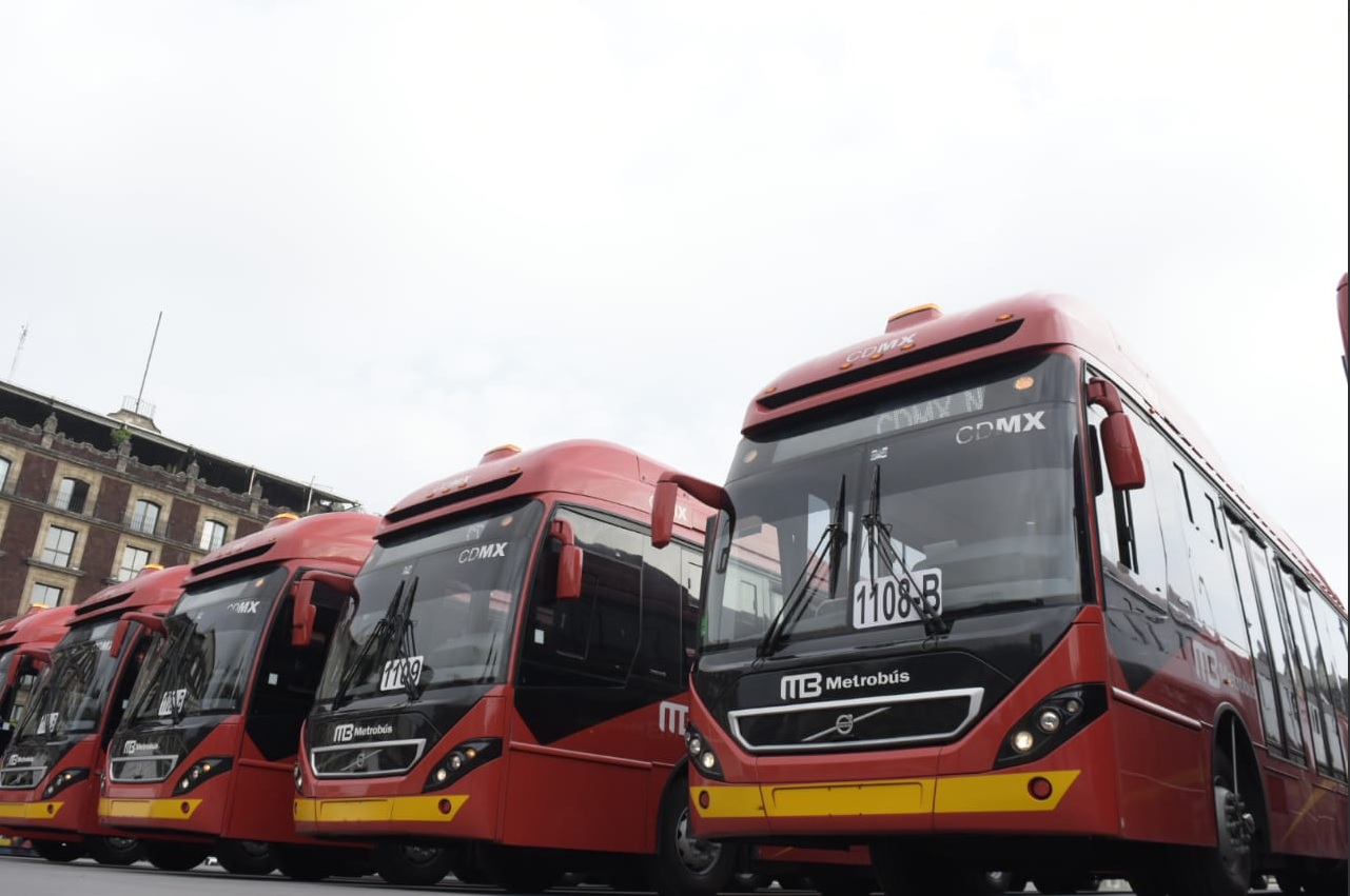 Metrobús de la Ciudad de México estrena 66 unidades articuladas