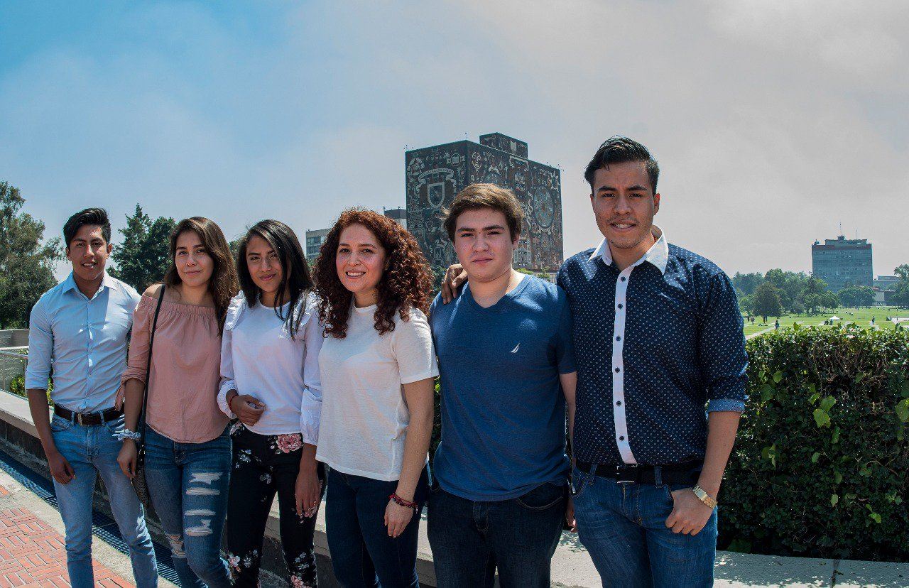 Jóvenes que lograron examen perfecto en la UNAM (Twitter @CreadoresU 59m)