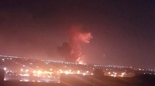 Explota depósito militar combustible aeropuerto El Cairo