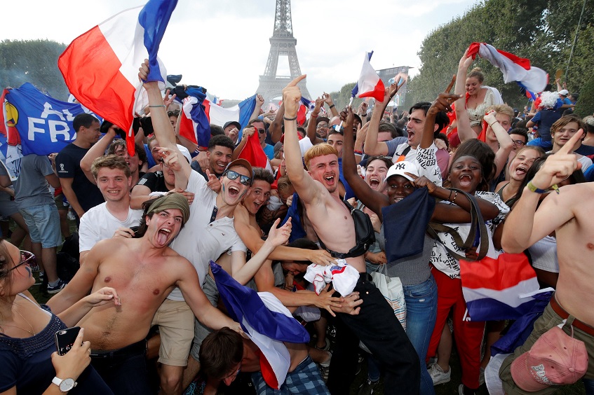 Francia realiza festejo masivo tras victoria en el Mundial