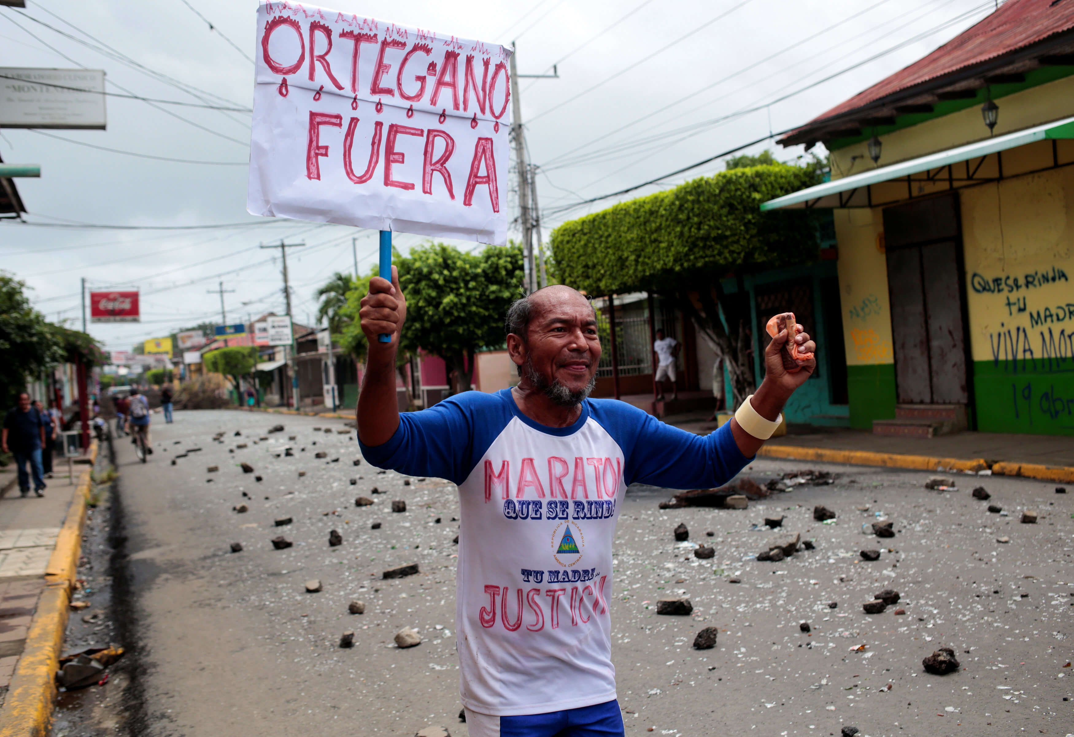 Fuerzas Ortega disparan trincheras estudiantes Managua