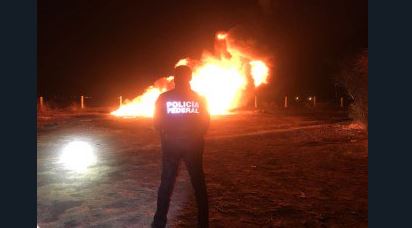 Fuga de combustible provoca incendio en toma clandestina en Pénjamo, Guanajuato