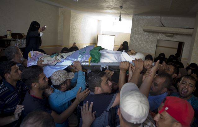 Mueren al menos tres palestinos por bombardeos israelíes en Gaza